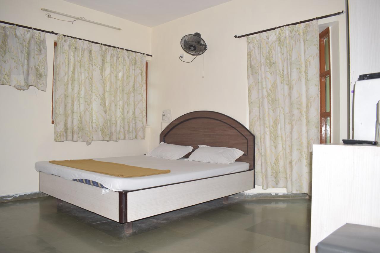 Hotel Guruji Alībāg Esterno foto