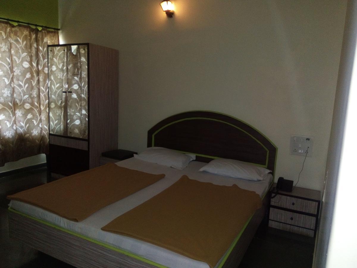 Hotel Guruji Alībāg Esterno foto