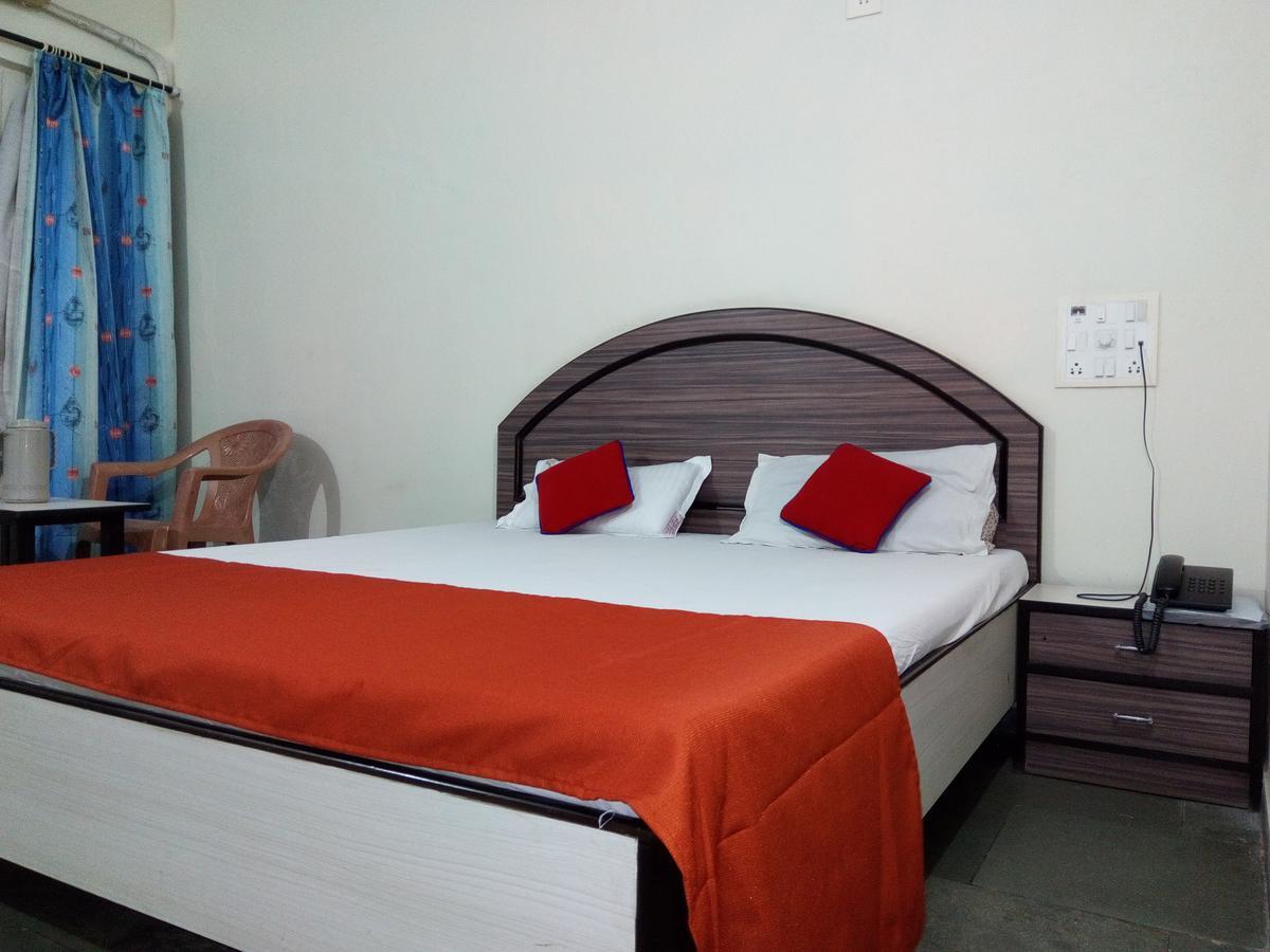 Hotel Guruji Alībāg Esterno foto